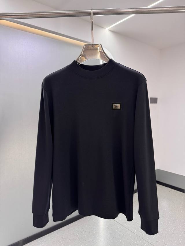 Ck 2025 秋冬男士最新的贸易订单中领打底衫，全品相！！采用Logo图案刺绣设计！定制百分之百％纯棉面料！克重330G上身舒适透气，不僵硬，整体有着丰富的立