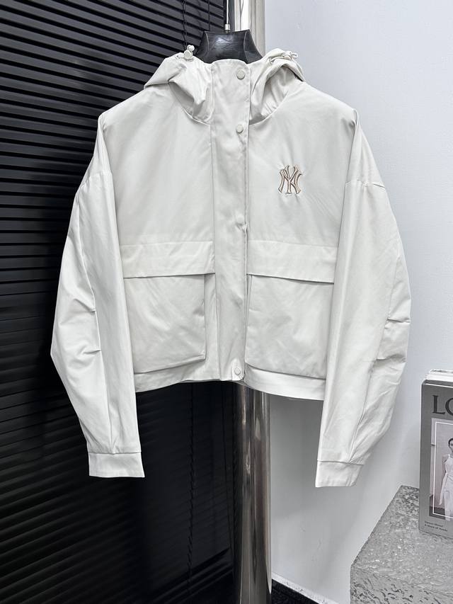 Mlb 新款刺绣字母夹克短款 胸前小Logo刺绣精致全部开模五金 客供面料上身非常舒服设计复古时尚更加适合都市生活的版型设计和立体裁剪上身更加有轮廓感超正版型上