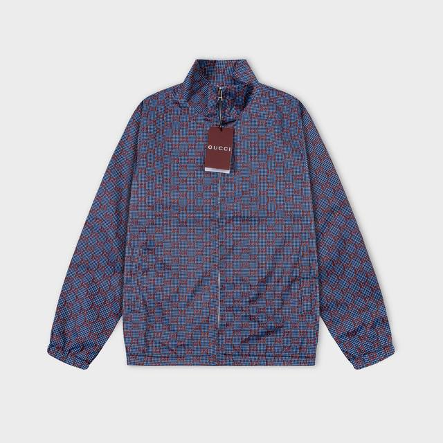 古驰 Gucci 2025年秋冬新款立领风衣夹克，官网同步 ，千鸟格Gg印花款 款式时尚大气 做工严谨 走线工整 上身效果好 原版定做五金拉链 码数：M-3Xl