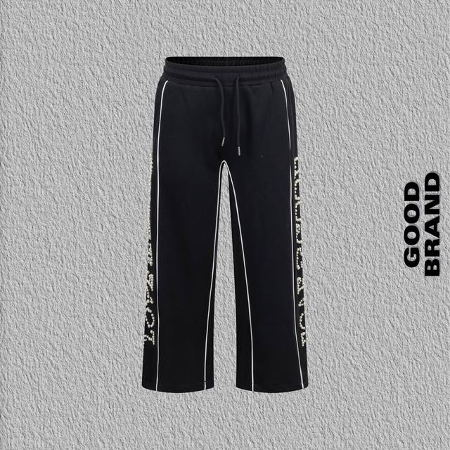 款号 B60 Good珍珠线条卫裤 面料：450克高克重精品复合面料 同缸同色织染松紧腰颜色一致 进口机器串珠珍珠工艺包围线条工艺 配套：三标齐全 纸板 油纸