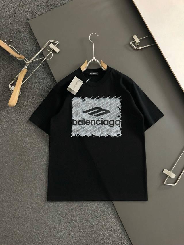 Balenciaga个性经典字母设计短袖T恤 300克纯棉，三标齐全。黑色、白色、杏色、红色 码数：Xs、S、M、L