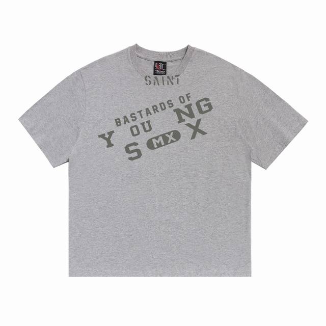 Saint Michael 复古Berberjin Young 标语复古做旧短袖宽松T恤 数码白墨直喷，面料透气，图案立体清晰。 面料：双纱240克 款号：S9