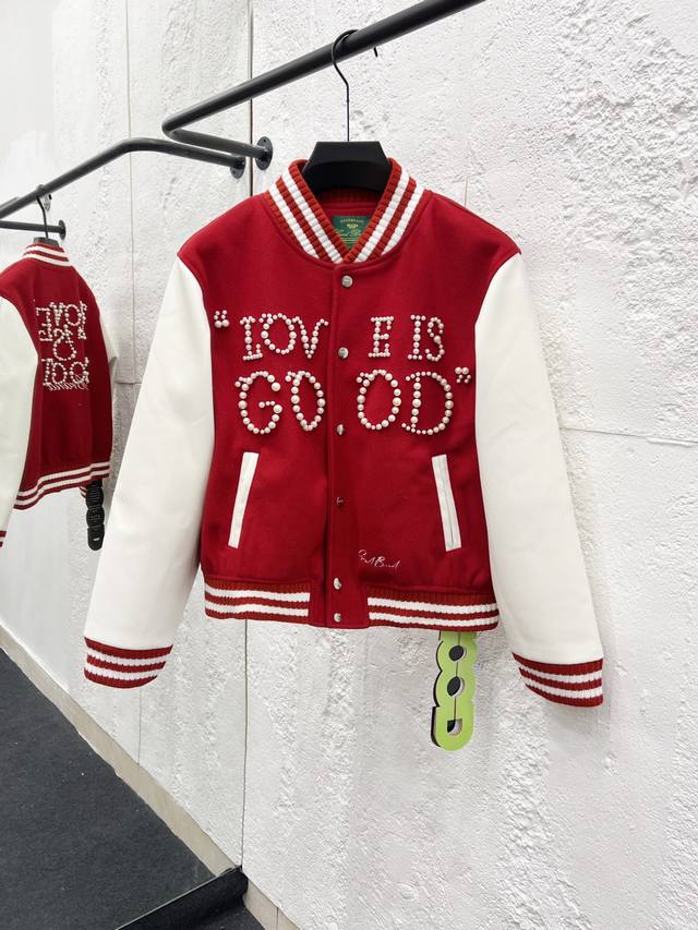 款号：T61 Goodbrand Love Is Good 学院棒球珍珠夹克 男女同款 拼色设计加上最火珍珠元素 街头感十足 常规偏短 喜欢宽松选大一码 Siz