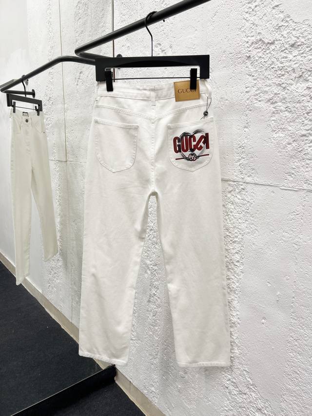 款号：H986 Gucci古驰 口袋印花中腰直筒牛仔裤 常规版型 黑色 男女同款 顶级天花板品质 不同水洗质感的款式，对腿细腿粗人士十分友好，直筒修身的版型十分