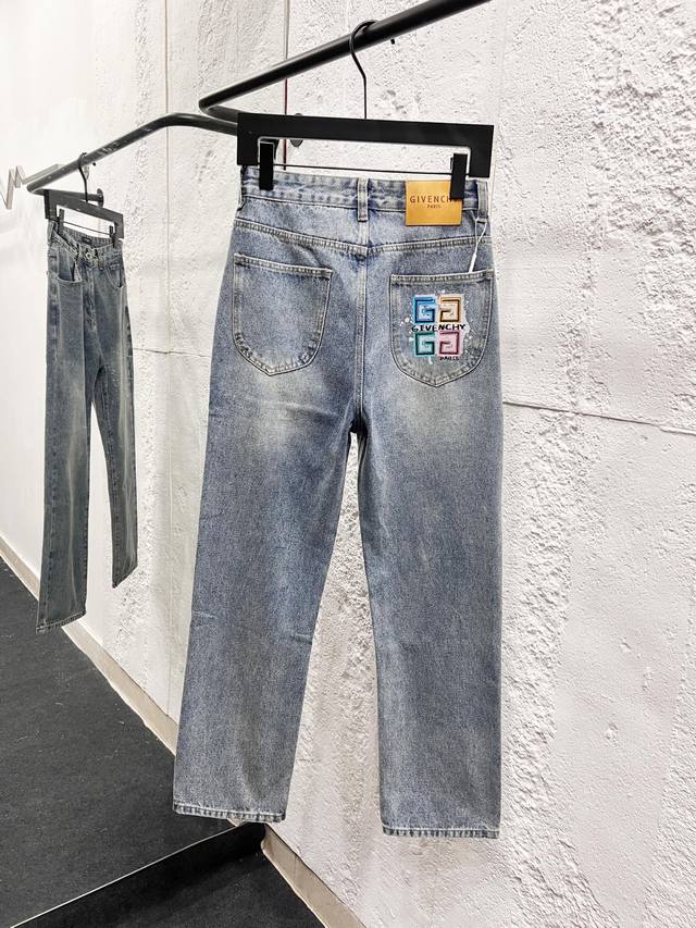 款号：H967 Givenchy & 纪梵希 Ss25 纯棉水洗卡通印花牛仔裤 男女款 顶级天花板品质 不同水洗质感的款式，对腿细腿粗人士十分友好，直筒修身的版