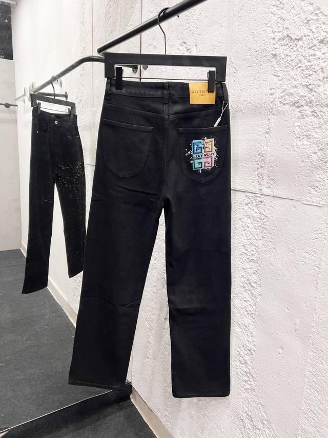 款号：H965 Givenchy & 纪梵希 Ss25 纯棉水洗卡通印花牛仔裤 男女款 顶级天花板品质 不同水洗质感的款式，对腿细腿粗人士十分友好，直筒修身的版