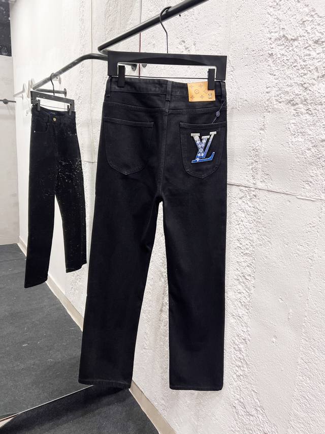 款号：H955 Louis Vuitton Ss25 纯棉水洗卡通印花牛仔裤 男女款白色 顶级天花板品质 不同水洗质感的款式，对腿细腿粗人士十分友好，直筒修身的