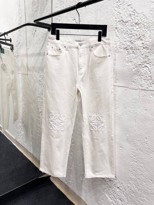 款号：H942 Loewe罗意威 图案印花拉链直筒休闲裤 男女款 白色 顶级天花板品质 不同水洗质感的款式，对腿细腿粗人士十分友好，直筒修身的版型十分修饰腿型