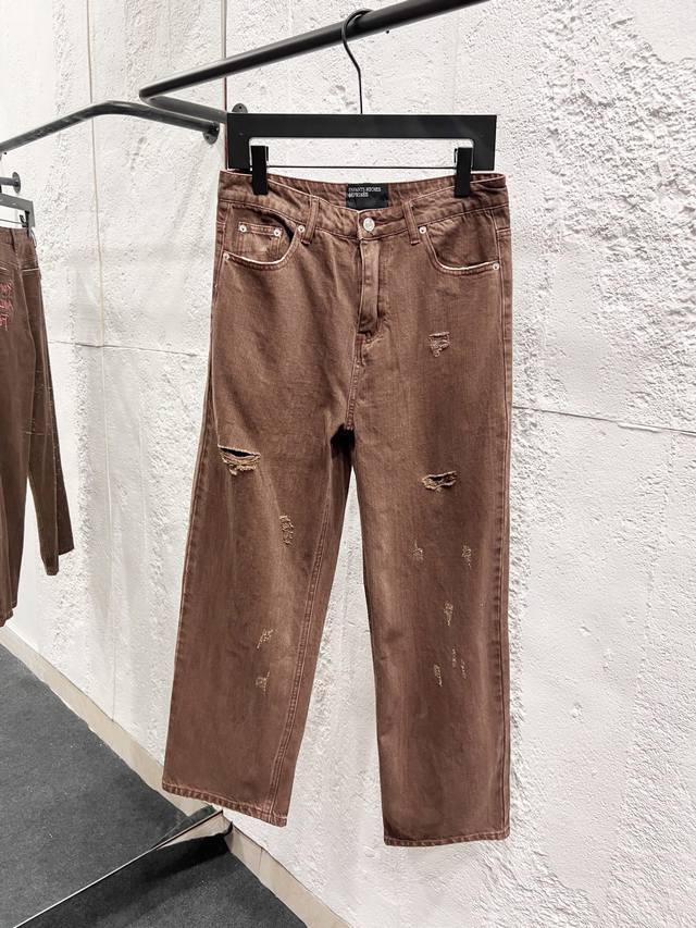 款号：H938 Enfants Riches Deprimes Fw25 压印徽标做旧拉链牛仔裤 男女款 不同水洗质感的款式，对腿细腿粗人士十分友好，微喇的版型