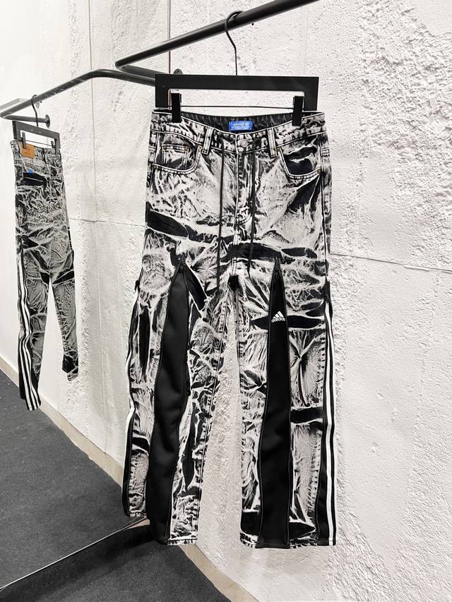 款号：H937 Adidas Dance 解构牛仔 拼接设计百搭休闲中腰牛仔裤 男女同款 复古顶级天花板品质 不同水洗质感的款式，对腿细腿粗人士十分友好，直筒修