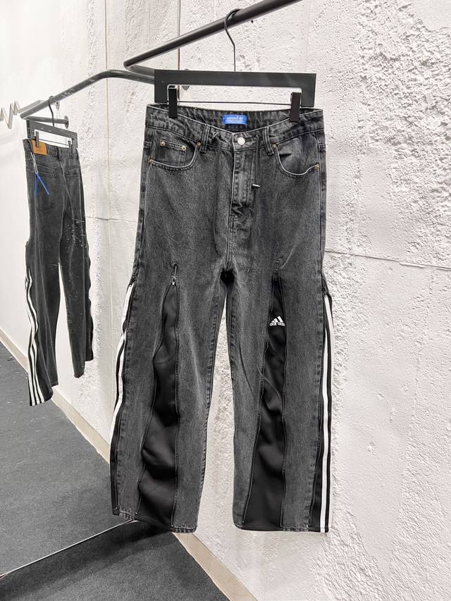款号：H935 Adidas Dance 解构牛仔 拼接设计百搭休闲中腰牛仔裤 男女同款 复古顶级天花板品质 不同水洗质感的款式，对腿细腿粗人士十分友好，直筒修