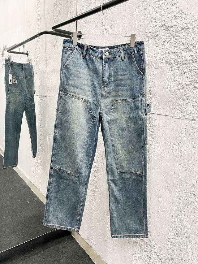 款号：H922 Carhartt Wip｜25Ss 卡哈特 美式复古宽松重磅水洗伐木工装牛仔裤 整体剪裁采用了立体结构剪裁 拼接工装视觉效果极佳，工装设计，简约
