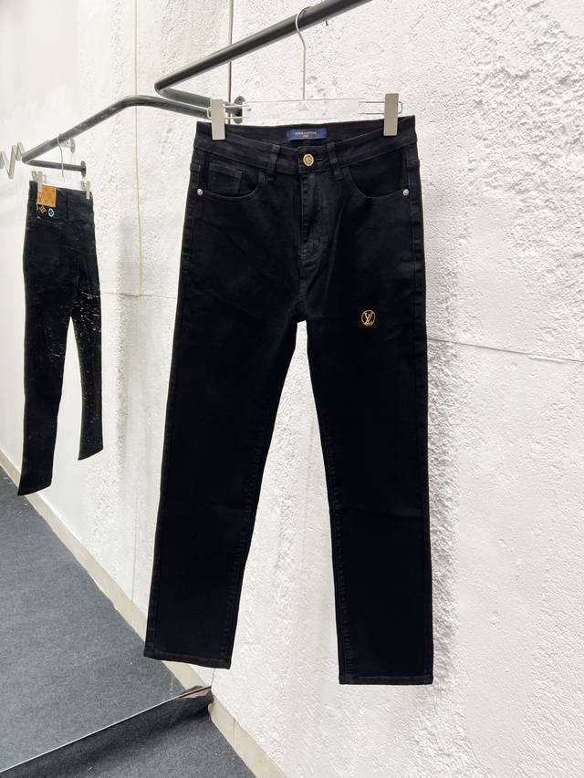 款号：H915 Louis Vuitton & 路易威登 Lv后口袋刺绣Logo牛仔裤 原版采购开发版型工艺制作高版本 采用水洗牛仔面料 经过特殊的洗水工艺 扎