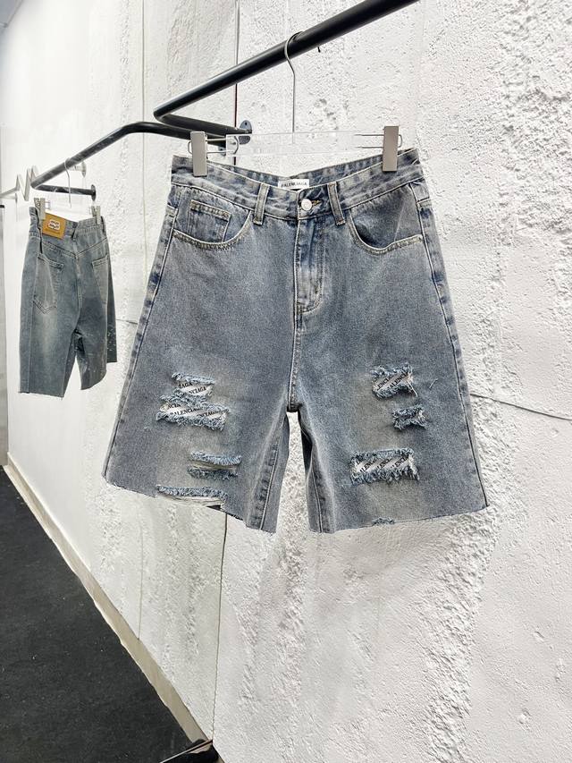 款号：H910 巴黎世家 & Balenciaga 经典新款破洞短款Logo牛仔裤 采用了独特的工艺，将北极光如梦似幻的色彩完美演绎