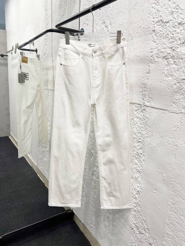 款号：H907 巴黎世家 & Balenciaga 经典新款字母印花Logo牛仔裤 采用了独特的工艺，将北极光如梦似幻的色彩完美演绎