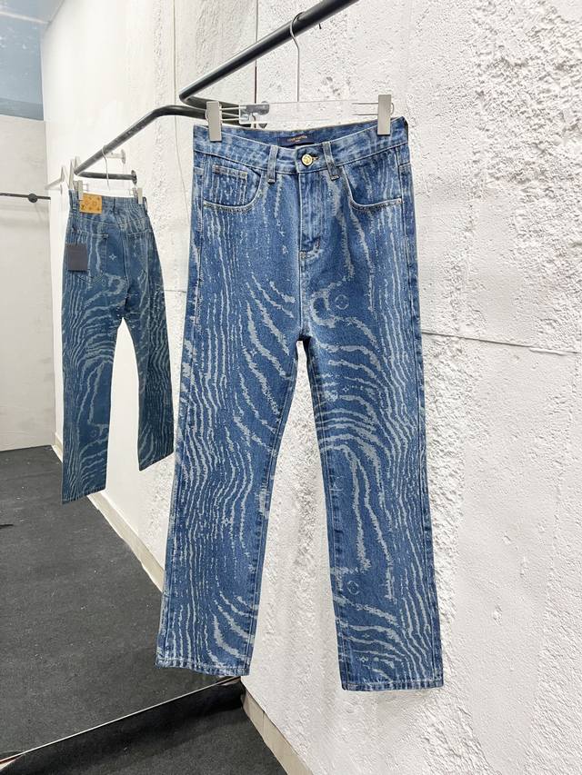 款号：H904 Louis Vuitton & 路易威登 Lv经典满印Logo牛仔裤 原版采购开发版型工艺制作高版本 采用水洗牛仔面料 经过特殊的洗水工艺 扎染