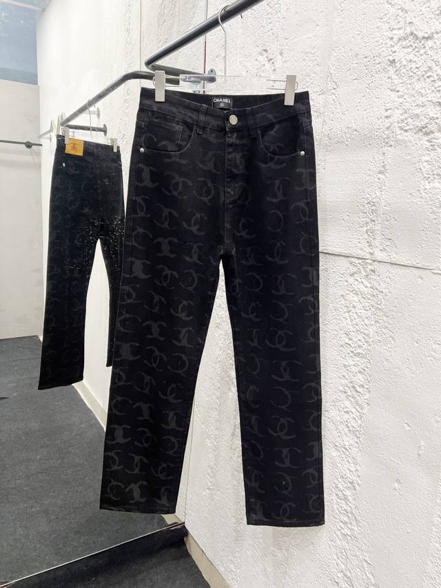 款号：894 Chanel & 香奈儿 Ch经典满印Logo牛仔裤 原版采购开发版型工艺制作高版本 采用水洗牛仔面料 经过特殊的洗水工艺 扎染步骤 多次洗水致牛