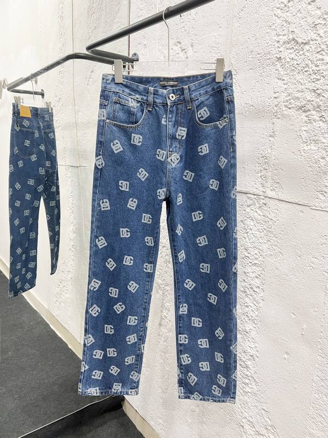 款号：891 Dolce&Gabbana & 杜嘉班纳 Dg经典满印Logo牛仔裤 原版采购开发版型工艺制作高版本 采用水洗牛仔面料 经过特殊的洗水工艺 扎染步