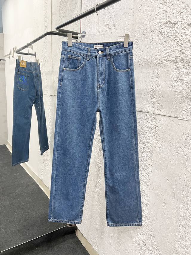 款号：H889 巴黎世家 & Balenciaga 经典新款字母印花Logo牛仔裤 采用了独特的工艺，将北极光如梦似幻的色彩完美演绎