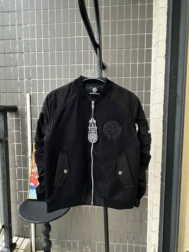 款号：Tt76 克罗心 棒球服外套夹克 订购原版开模 历时一个月终于出货了，简直太爱了 上身真的超级帅。抖音某博主讲今年Lv新出的会成为未来的趋势，随意翻翻街拍