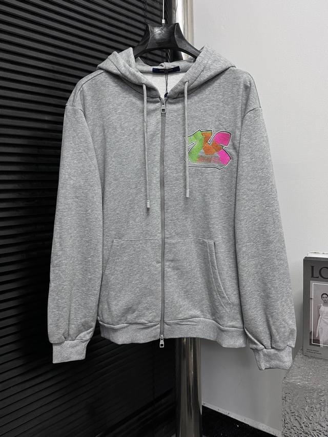 Louis Vuitton 路易 官网款幻彩刺绣拉链连帽 采用500克纯棉毛圈面料 原版原标，重工刺绣久穿久洗不变形 梭罗纳记忆螺纹下摆 最大可穿200斤 所有