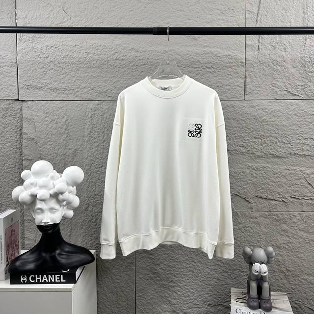 Loew* 罗意*威 2025早秋冬季款 经典简约个性字母图腾刺绣工艺 Logo 定制毛圈面料 长袖圆领卫衣 男女同款 颜色：黑色 白色 尺码： S 90-13