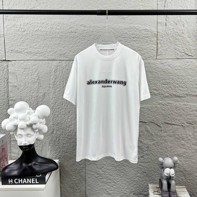 亚历山大*王*Alexander* 2025春夏新款 Wang字母立体细闪碎银加硅胶工艺 短袖T恤 定制双纱平纹纯棉面料 男女同款 颜色：黑色 白色 尺码： S
