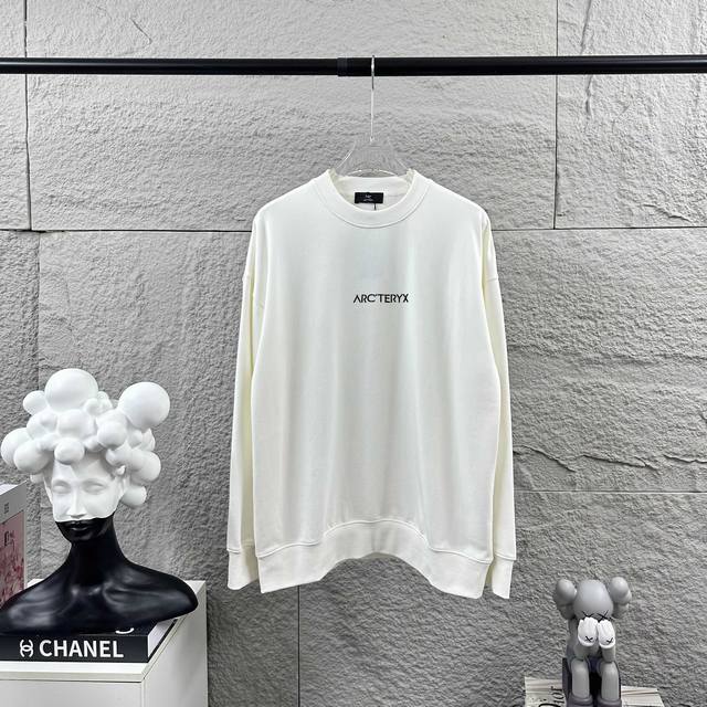 Arc'teryx*始祖*2025早秋冬季新款 个性经典字母中间刺绣 后背经典印花 定制毛圈面料 长袖圆领卫衣 男女同款 尺码： S 90-130斤 M 120