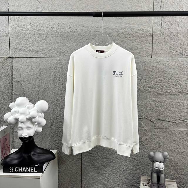 Gu* 古驰*2025早秋冬季新款 双G胸前Gucci简约字母刺绣工艺+印花 长袖圆领卫衣 定制毛圈面料 男女同款 颜色：黑色 白色 尺码： S 90-130斤