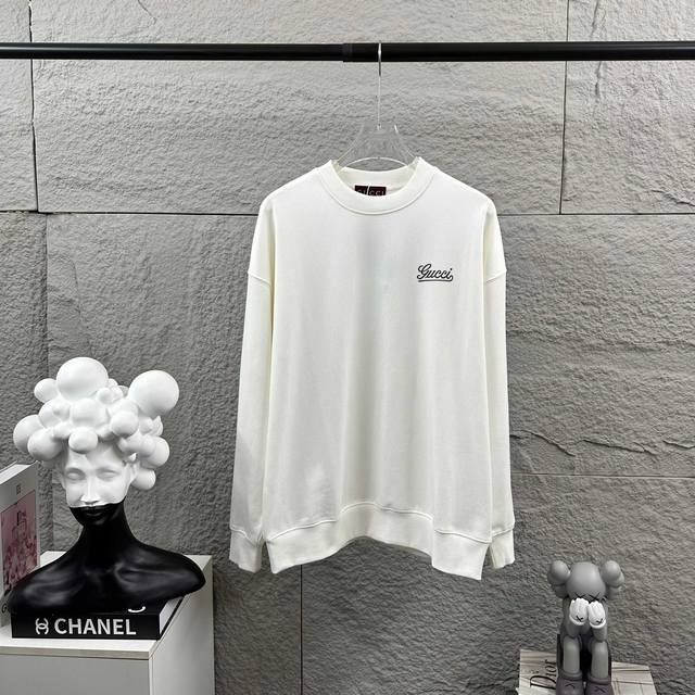 Gu* 古驰*2025早秋冬季新款 双G胸前Gucci简约粉色字母刺绣工艺 长袖圆领卫衣 定制毛圈面料 男女同款 颜色：黑色 白色 尺码： S 90-130斤