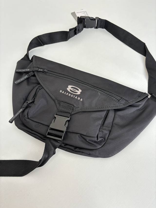 Balenciaga* Unity 斜挎大容量腰包 原9200购入 第一时间拆解面料分析 采用日产品牌客定可再生短纤尼龙格纹面料 手感比普通尼龙面料更具有韧性
