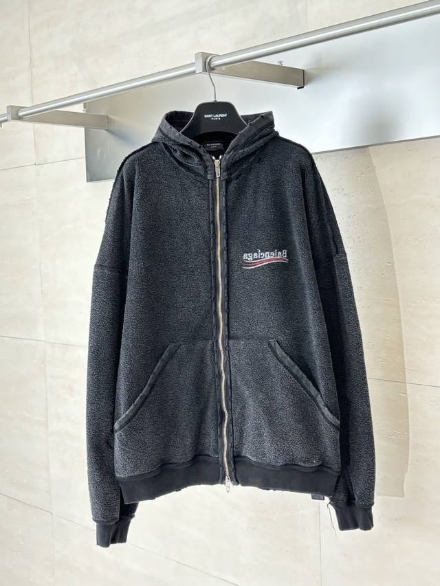 Balenciaga* 巴黎 25Fw反转双面穿可乐拉链帽衫 面料采用380G纯棉平纹布 表面非市场现成毛圈面料 我们遵循原版表面订制抓绒面 区分市场版本 绣花