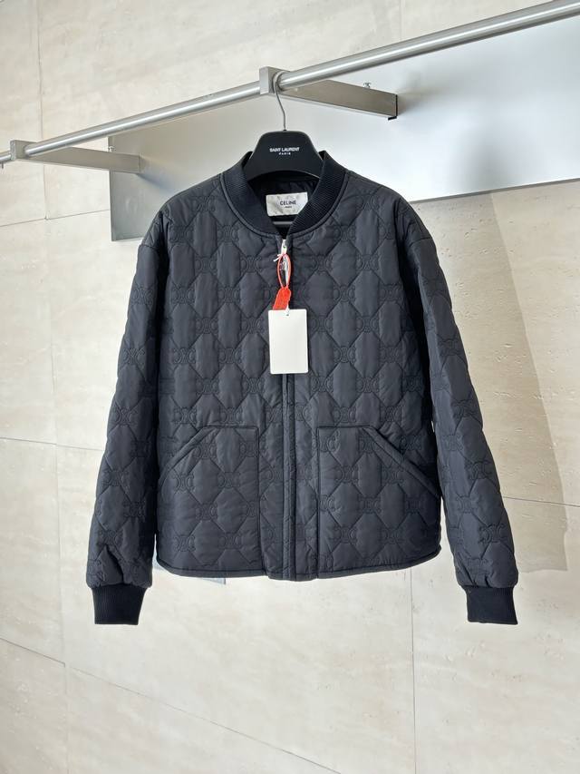 Celin* 赛琳 满印衍缝刺绣凯旋门棉服夹克 定制轻曜菱纹尼龙绣羽棉绗面料 红外线定位裁床 通过红外发射器和红外接收器来实现对材料的精准定位 精度可达到微米级