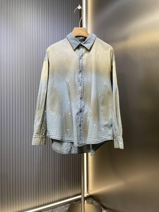 Acne Studios 25Ss宽松纽扣徽标落肩长袖衬衫，7580购入开发，采用棉质混纺莱赛尔纤维牛仔面料，成衣洗褪，人工泼墨，人工马骝，定制1：1五金纽扣，