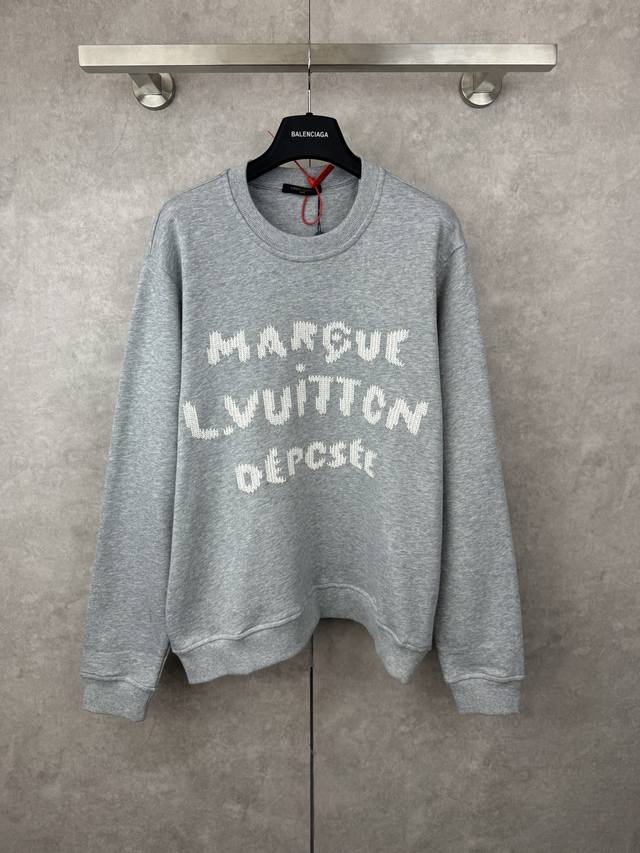 Lv 25秋冬新款刺绣字母圆领套头卫衣 Size S M L Xl 定制Yb原生全棉材质 穿搭透气 舒适有型 圆领套头卫衣剪裁 版型Oversized宽松 胸前