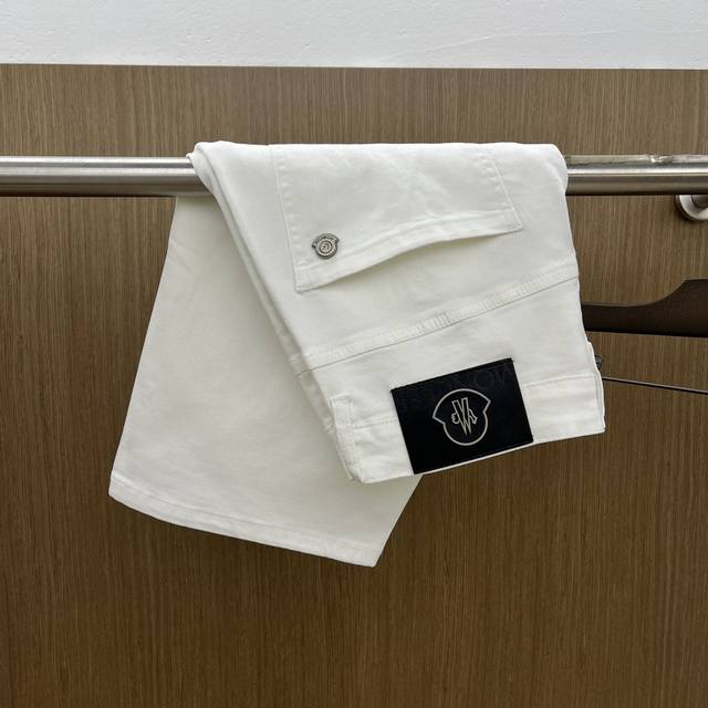 Mon 高端定制 25Ss春夏新款 男士小直筒原单 牛仔短裤 早春新款超柔软，弹力面料，复杂的手工艺叠加，任何一个洗水环节多停留几秒都会变成完全不一样的颜色效果