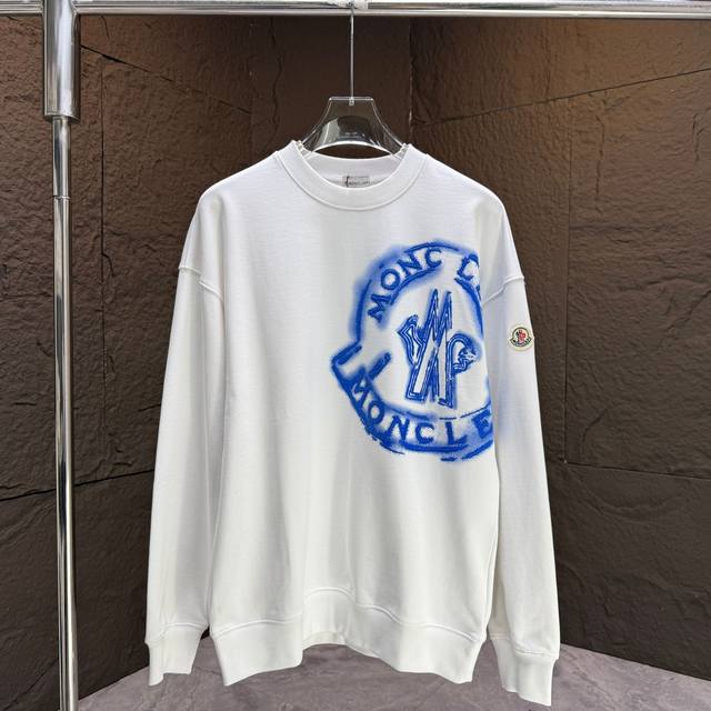 Moncl* 蒙口* 2025秋冬新款圆领卫衣 400克毛圈纯棉字母Logo立体拉桨印花 颜色：黑色 白色 码数：S M L Xl Xxl