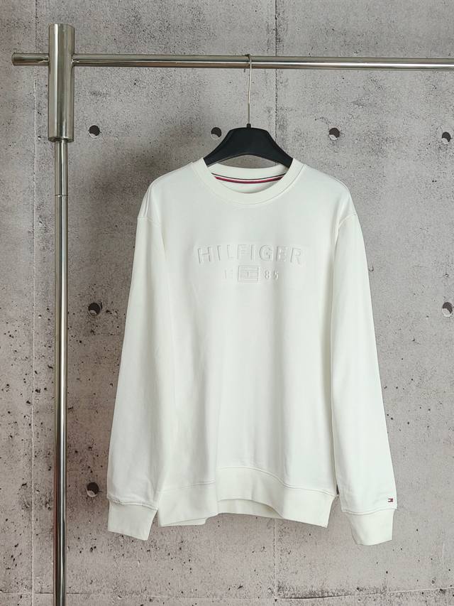 汤米Tommy字母压花圆领卫衣 高端品质 三标齐全，舒适透气，经典简约，精致时尚，男女同款，细节呈现高端品质 颜色:黑色 白色 灰色 藏青 码数:M-Xxl