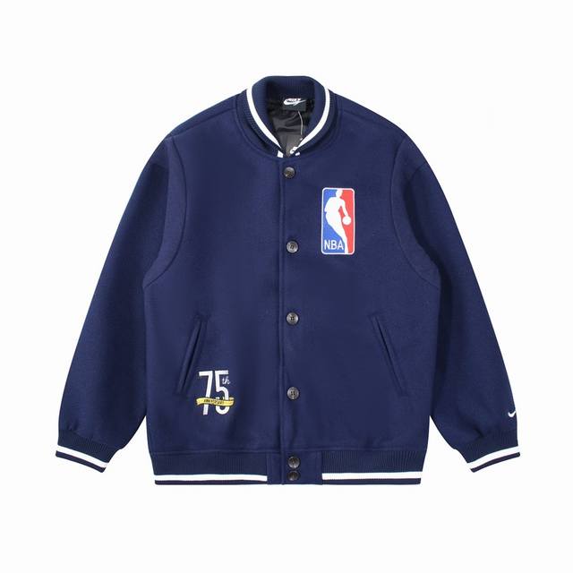 供 Nike Nba Team 31 Courtside Nba篮球徽标刺绣棒球服 -秋冬最新柜子同款 面料定制700G混纺龙凤呢 纹路特别有质感 柔软度非常不