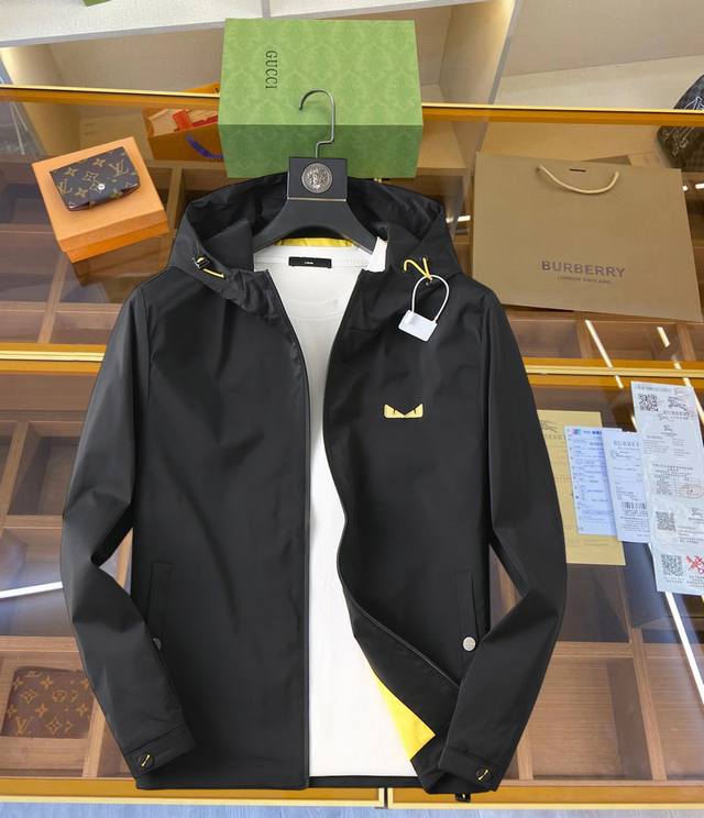 芬迪 官网同款三标齐全提前发售！2025春秋新款男士夹克外套，原单三标齐全高端版本！专柜定制面料 透气舒适度高，细节无可挑剔，品牌元素设计理念，体现高品质。手感