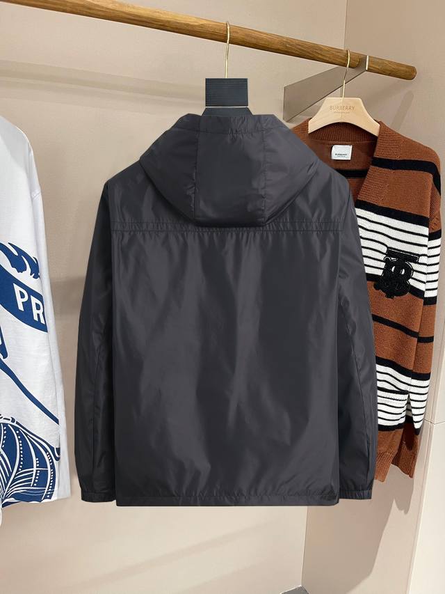 蒙口Moncler 专柜精选2025春季新款夹克外套精选生物基聚酯纤维面料打造、N原料取自可再生资源爆款外套 ，原版五金，极致奢华走秀款原单好货 爆款时尚外套