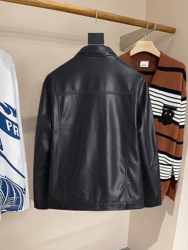 普拉达 专柜精选2025春季新款夹克外套精选生物基聚酯纤维面料打造、N原料取自可再生资源爆款外套 ，原版五金，极致奢华走秀款原单好货 爆款时尚外套 极度舒适体验