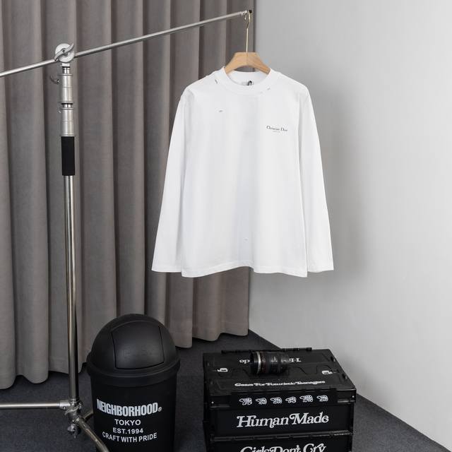 重磅高版本 Dior迪奥 24Ss破洞系列印花Logo长袖T恤 高克重 细节无法挑剔，极具档次感与奢华辨识度，休闲宽松落肩的版型裁剪。 Size：S-Xl