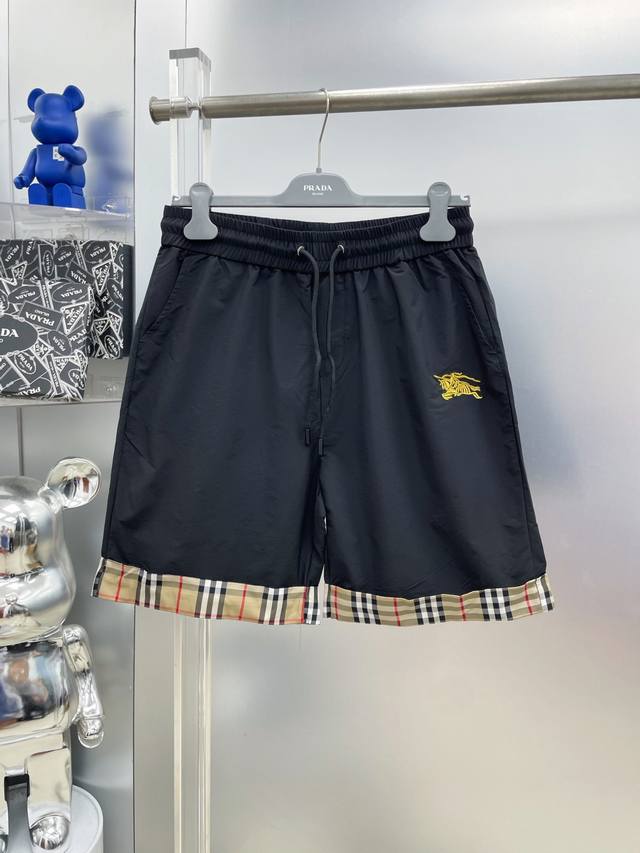 Bbr 巴宝莉 2025夏季新款格纹拼接徽标战马刺绣Logo休闲短裤 Ss 经典品牌Logo配饰 身穿着非常舒适 低调不失奢华 穿出去非常有档次 裤型款式和裁剪