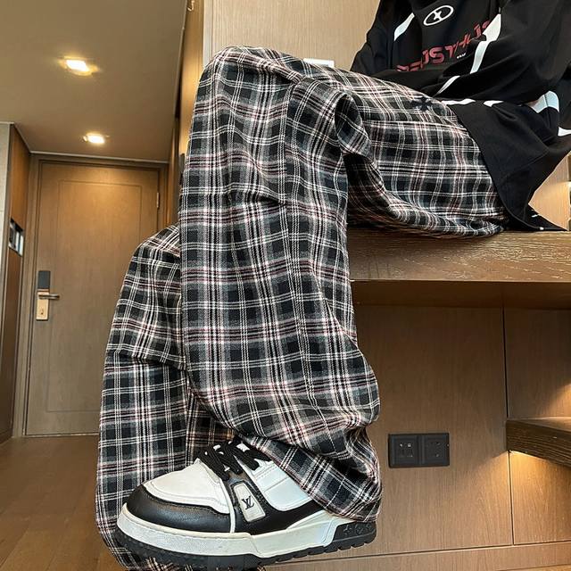 高品质克罗心25Ss秋季三色美式复古红色格子裤男褶皱直筒裤休闲裤长裤 裤子版型宽松 细节完美 梭织面料耐磨耐脏 立体裁剪宽松版型 立体皮标反复水洗不会开裂脱落