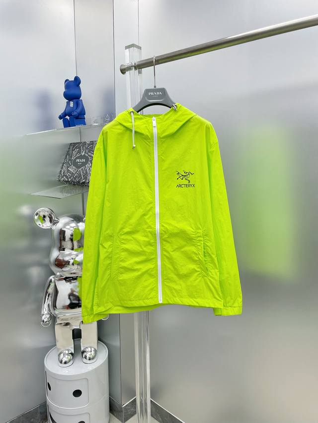 始祖鸟 2025夏季防晒衣短裤套装，海外专柜同步 轻薄高品质面料奢华高级定制 任何人都可以轻松驾驭，客供进口聚纤维面料 手软舒适有型 吸汗透气 ，外贸公司订单，