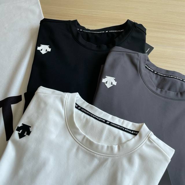 细节图 官网同步Descente 迪桑特25年早秋三色新款Training男子综训系列长袖运动衫 迪家高端专业运动面料，精梳轻拉绒，亲肤舒适，排汗吸湿！面料不易