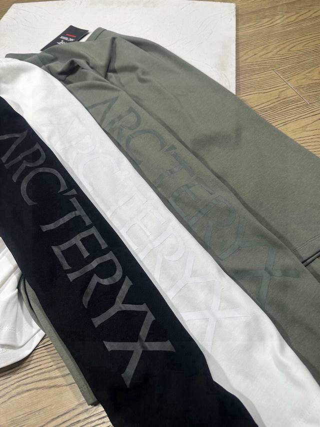 细节图 Arc‘Teryx 始祖鸟新款男士早秋棉质长袖T恤打底衫 秋季新款，专柜同步在售！面料柔软细腻光滑有质感，舒适性很好、手感极好，重点是很亲肤，非常细腻舒