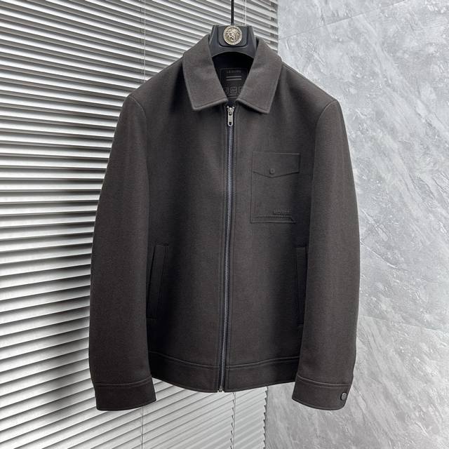 杰尼亚尊享品味，尽显绅士风范 秋冬高端休闲外套 每一位追求细节、崇尚品味的时尚成功男士，都值得拥有一件能够彰显非凡气质的休闲外套，我们为您精心打造的这款休闲外套