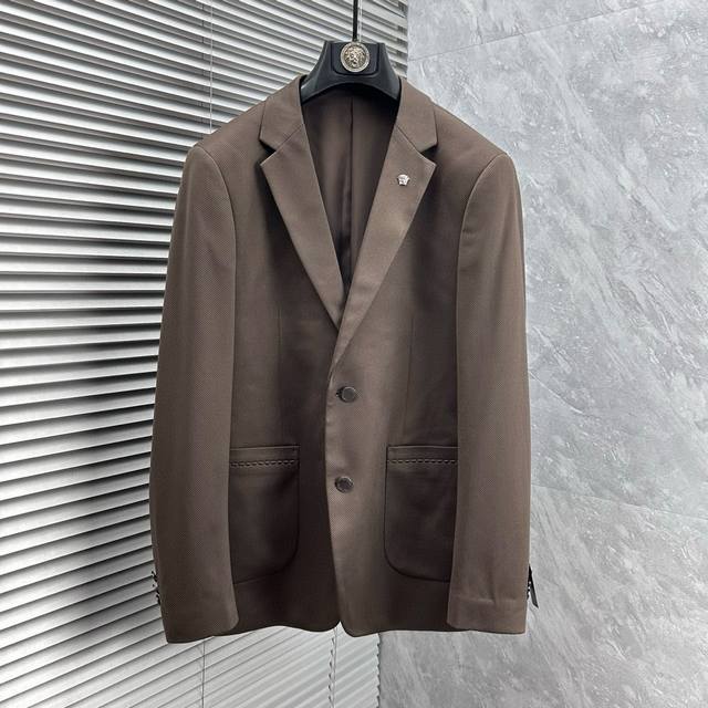 Ver范思哲 25秋冬新款男士西装西服单西外套 秋冬出品新款业内领先首发，这样效果彰显新锐风尚风格。经典的西装，立体剪裁优良的西服让男人更有魅力，做工精致走线工